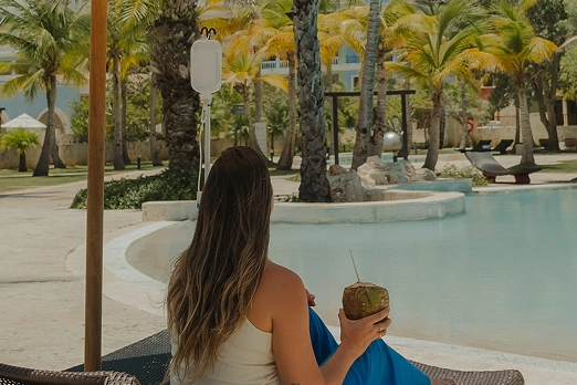 Women drinking coffee